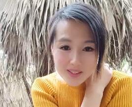 【少妇的诱惑】美熟女跟老公到果园野战.